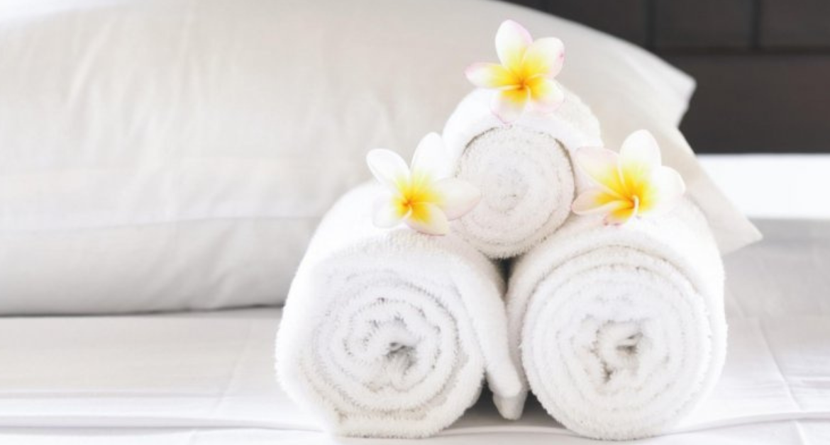 What benefits do hotel linen manufacturers offer?