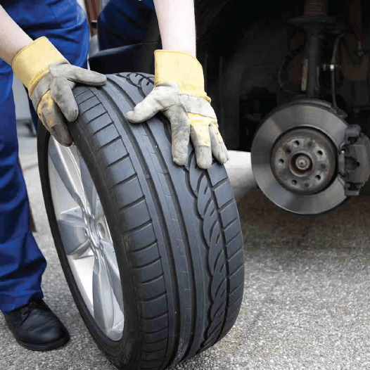 Emergency Tyre Replacement: What to Do When You’re Stranded