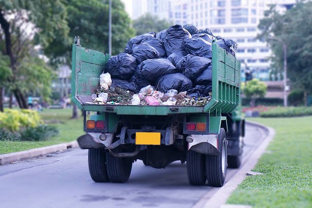 The Complete Guide to Commercial Junk Hauling in 2025