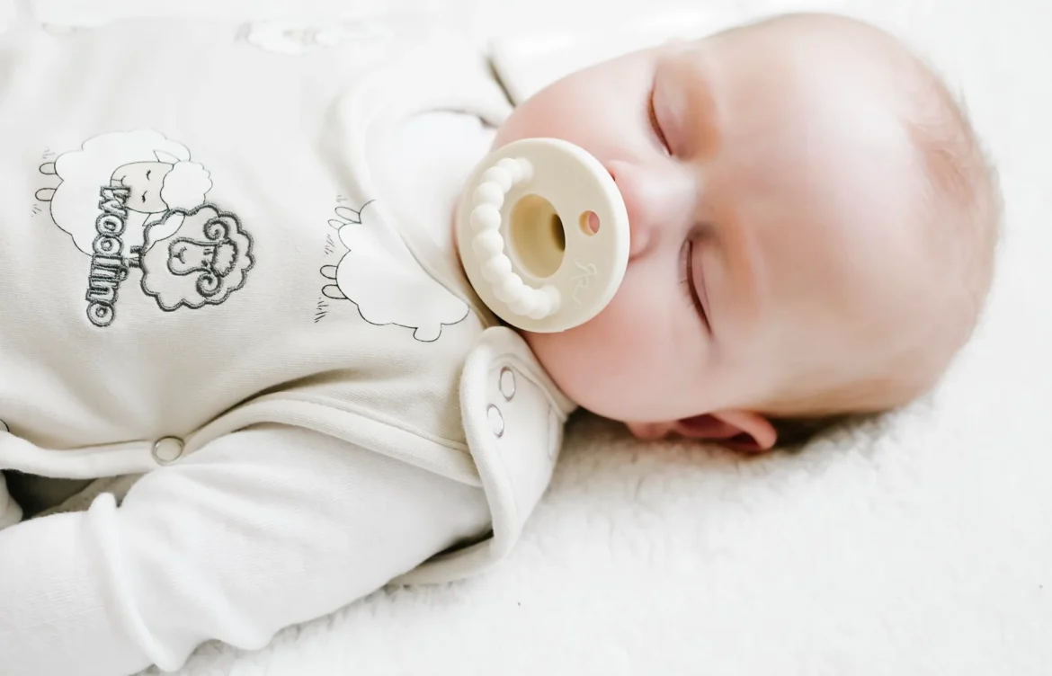 5 Do’s and Don’ts of Using Baby Pacifiers
