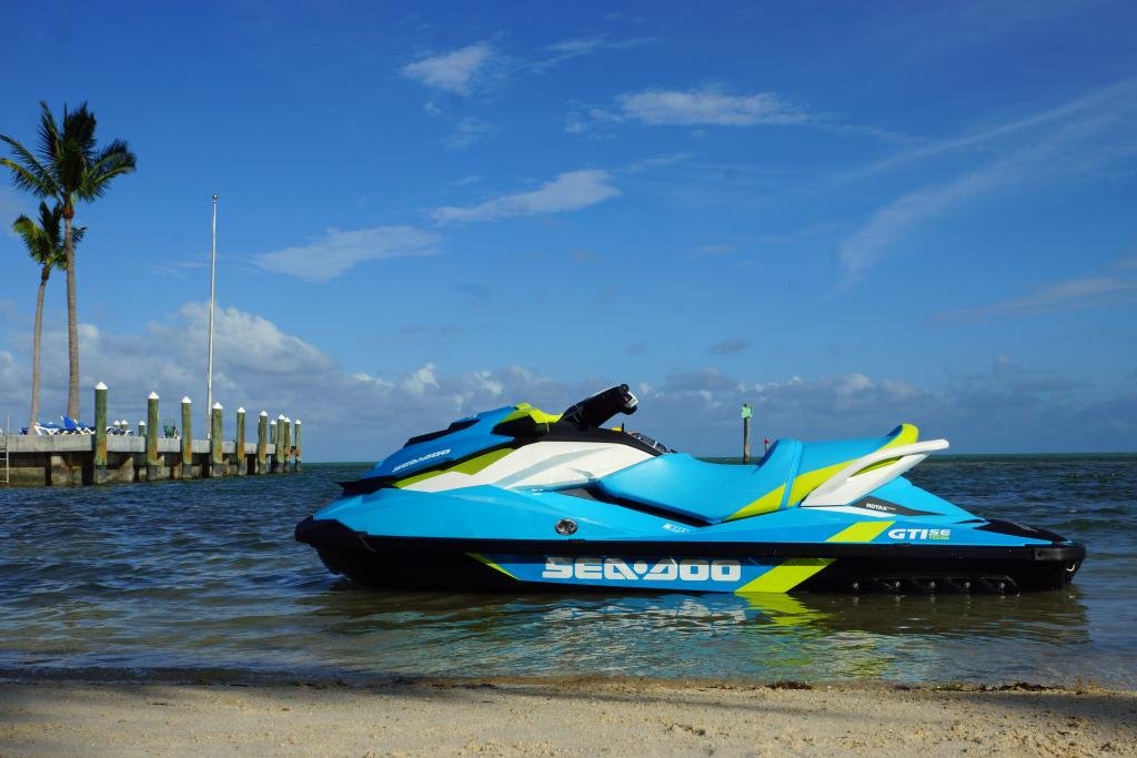 Explore the Water with Boat Rentals Near Me