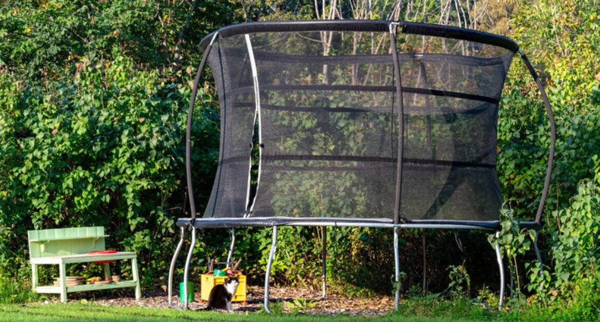 Creating the Ultimate Outdoor Play Area with a Trampoline