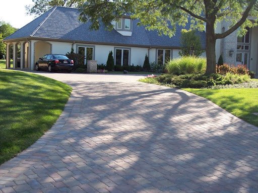 Top 7 Key Considerations While ​Choosing The Contractor For Your Brick Paver Repair