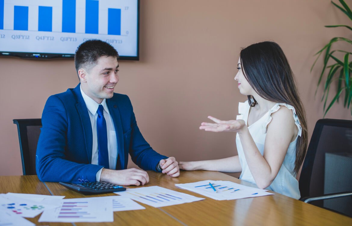 Roles and Responsibilities of Insurance Agents vs Brokers