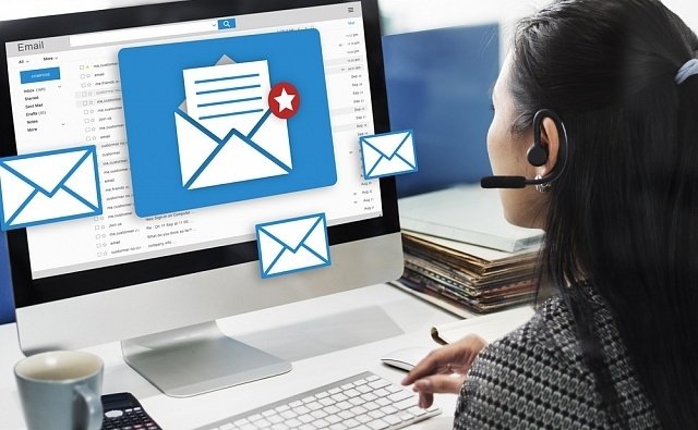 Improving Customer Experience with Email and Chat Support