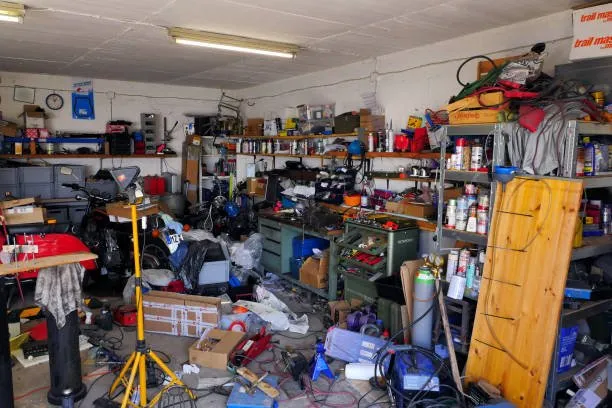 Garage Cleanout Services for Hoarders and Heavy Clutter